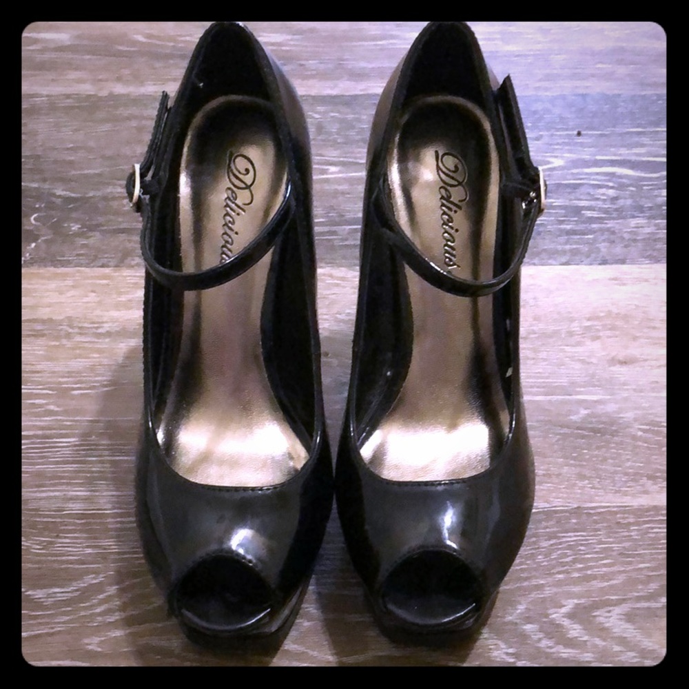Size 5.5 Black Patent Maryjanes
